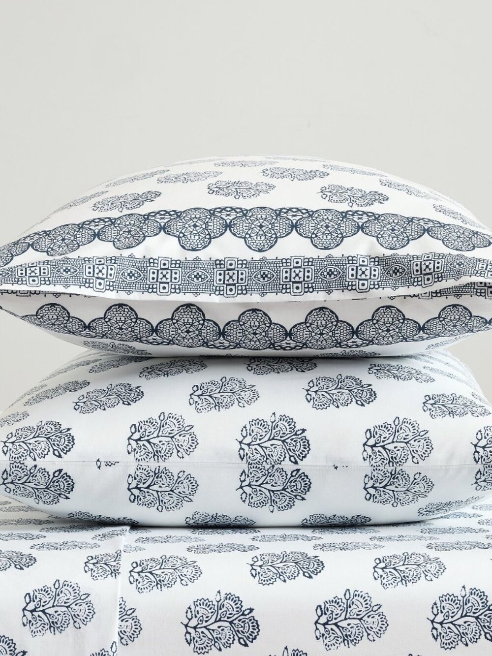 Roller Rabbit Paisley Block Blue Floral Pillowcases Covers Set of 2 Pottery Barn